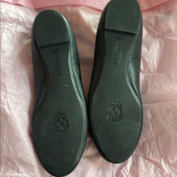Alexander McQueen Black Flats with Jeweled Gold Skull Detail. Like New - Picture 10 of 10
